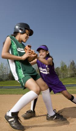 softball getting tagged out